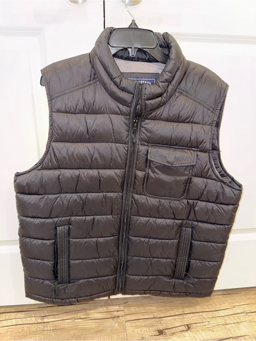 G.H. Bass & Co. men's Black puffer vest size Large L EUC